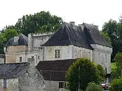 Le château d'Ajat.