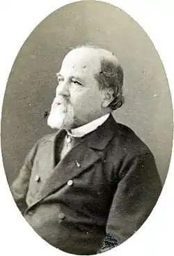 Photo d'Alexandre Bertrand l'archéologue, un peu chauve, avec un collier de barbe blanche