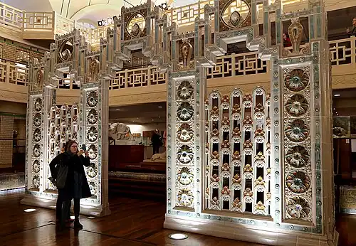 Portique (1913), grès cérame, Roubaix, La Piscine.