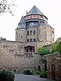 Tour à canon depuis la cour du château
