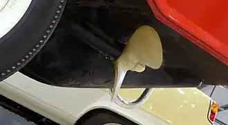 Gros plan d’une hélice d’Amphicar.