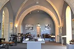 Quelques machines à coudre à l'étage de la chapelle