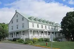 L'ancien couvent de Saint-Jean-de-Matha.