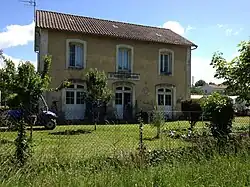 Vue côté quais en 2015, le jardin arboré.