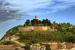 Le vieux phare du parc Cardeto où se trouve le col des Capucins, lieu des expérimentations de Marconi sur les ondes radio.