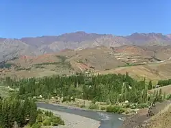 Le río Neuquén à son passage par Andacollo, dans le nord de son bassin.