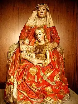 Sculpture de la Vierge à l'Enfant avec sainte Anne (XVIIe&nbsp;siècle). Musée de la cathédrale de Saint-Jacques-de-Compostelle.