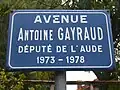 Plaque de l'avenue Antoine Gayraud située à Alzonne.