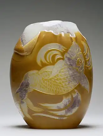 Eugène Rousseau, Appert Frères, Vase à la carpe (entre 1878 et 1884), Baltimore, Walters Art Museum.