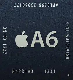 image d'un microprocesseur A6 avec le logo Apple.