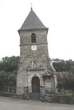 La façade de l'église.