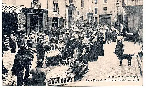 Le marché aux œufs sur la place du Postel