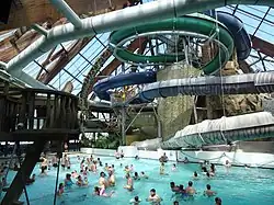 Aqualud, partie intérieure, Grand Canyon (vert), Twister (couleur jaguar) et Black Hole, (bleu et zébré)