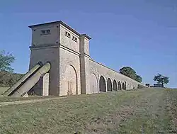 Tête de siphon de l'aqueduc de la Vanne à Sens.