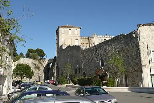 Le château d'Aramon