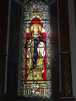 Photographie d’un vitrail représentant saint Louis.