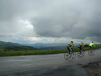 Conditions humides sur l’Ardéchoise 2010. Vue sur le Tanargue au fond
