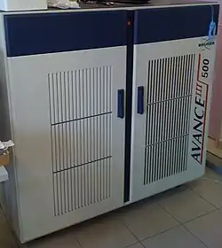 Autre armoire (Bruker Avance III 500&nbsp;MHz).