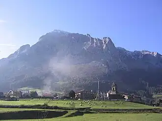 Quartier de Arratzola avec l'Anboto