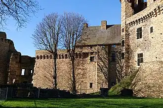 Le Grand Logis vu de la basse-cour.