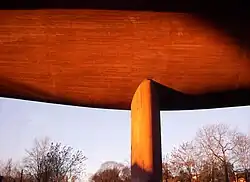 Une des piles au crépuscule.