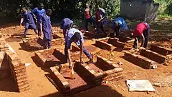 Elèves du CETIC de Meudjieu lors d'un atelier de maçonnerie