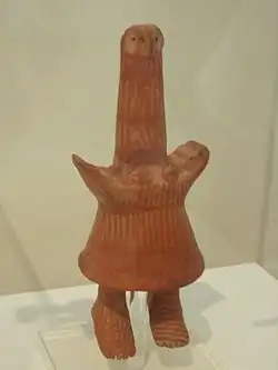 Figurine de terre cuite,VIIe&nbsp;siècle&nbsp;av. J.-C., atelier de Thèbes,modèle pour la mascotte des Jeux olympiques d'Athènes en 2004.