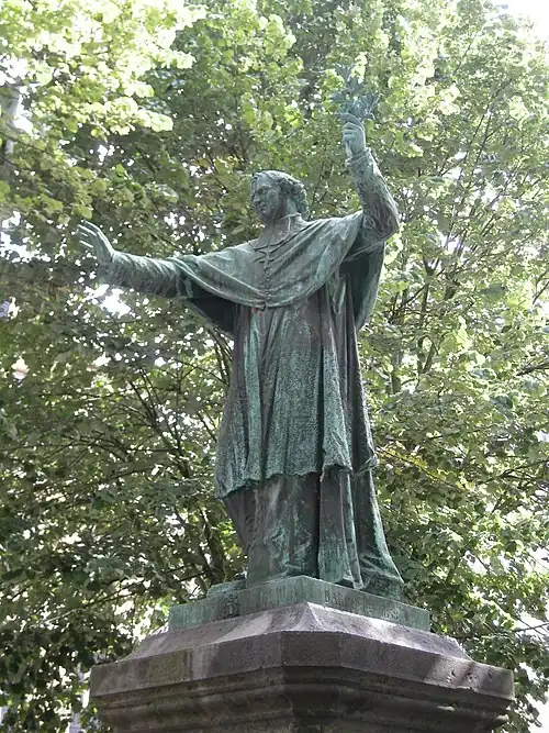 Statue de l'archevêque à Rodez.