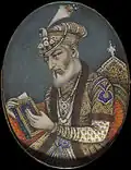 L'empereur moghol Aurangzeb portant un turban et ses ornements.