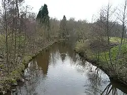 Dans le parc du Mas Jambost.