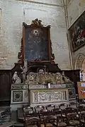 Autel du transept nord avec un ange classé.