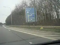 L'approche de l'échangeur de Bois-d'Haine depuis l'A15 (E42).