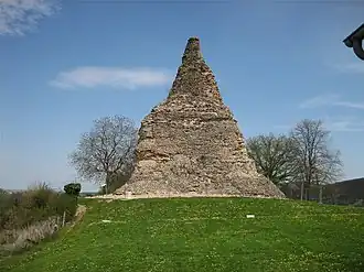 La pyramide de Couhard.