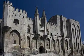 Cour d'honneur du palais des papes.
