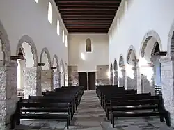 Intérieur de l'église romane Saint-Pierre dite Dompeter (XIIe&nbsp;siècle).