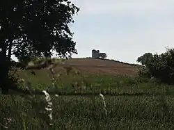 Le moulin à vent désaffecté.