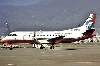 B-12255, le Saab 340 impliqué dans l'accident, ici à l'aéroport de Taipei Songshan en octobre 1994.