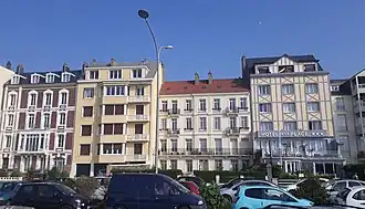 Boulevard de Verdun : immeubles rénovés au XXIe&nbsp;siècle.