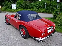 Vue arrière, capote fermée