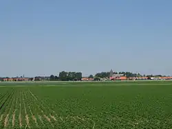 La localité photographiée depuis le sud.