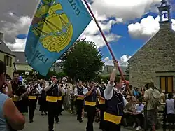 Arrivée du défilé (Bagad Bro Landerne)