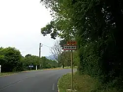 L'entrée du village en venant de Bertren.