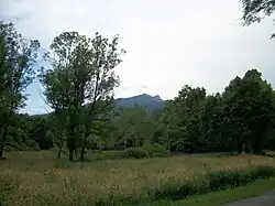 Le pic du Gar et le pic Saillant vus depuis la mairie.