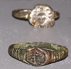 Bagues présentées au musée municipal de Saint-Dizier.