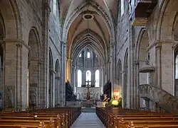 La nef et le chœur.