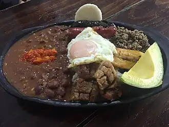 Image illustrative de l’article Bandeja paisa