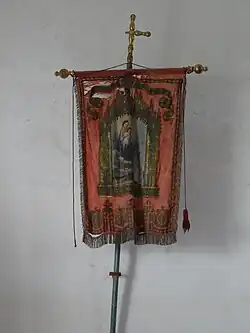 Bannière de procession à l’église Saint-Laurent de Chavailles.