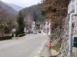 La RN102, rue principale du village.