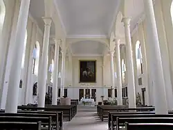 Intérieur de l'église catholique.