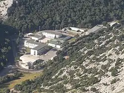 La base militaire de Son Torrella au sud de la montagne.